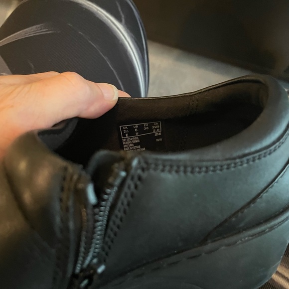 Clarks 6W Black - Picture 4 of 4